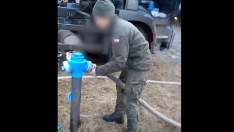 Żołnierka kontra hydrant. Nie mogła sobie poradzić