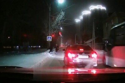 Kobieta uratowała dziecku życie na przejściu dla pieszych