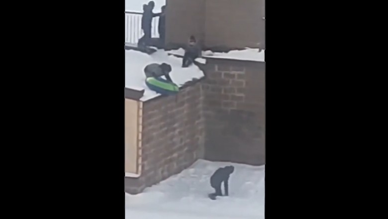 Hardcorowe dzieciaki i ich zabawa śniegiem na osiedlu