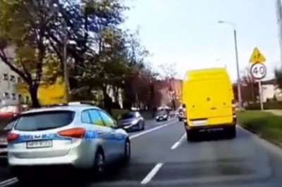 Policjant za to dostał pouczenie. Ty dostałbyś 1500 zł i 15 pkt mandatu