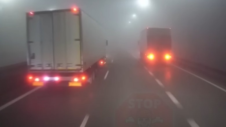 Sznur aut jechał pod prąd we mgle na S1 - nagranie