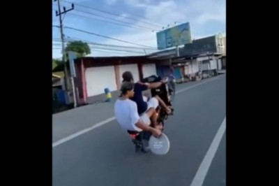 Kask, ale po co mi? Popis na motocyklu z nietypowym finałem