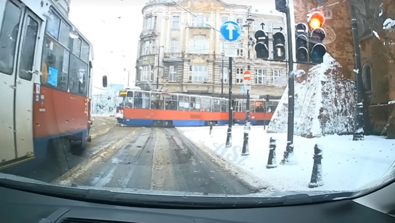 Drift tramwaju w centrum Bydgoszczy. Pasażerowie najedli się strachu