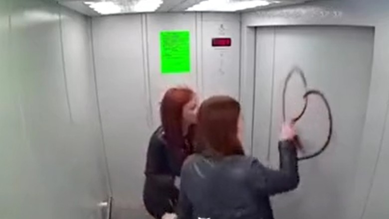 Dwie dziewczyny ze sprayem w windzie dostają szybką lekcję pokory