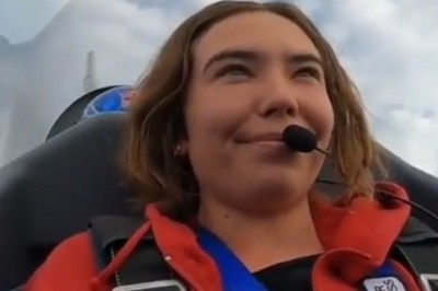 Przeciążenie 10G radykalnie zmienia jej twarz. Ciężko uwierzyć, że to ona