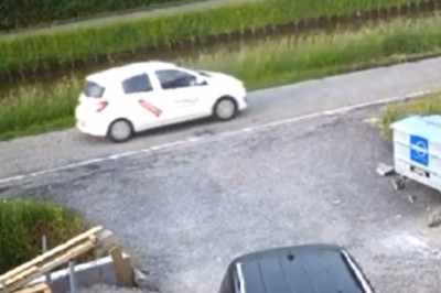 Chciała być uprzejma i ustąpić. Wylądowała w rowie