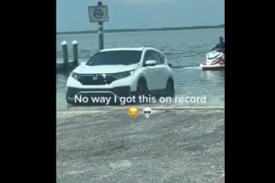 Kiedy on wodował swój skuter, ona zwodowała auto