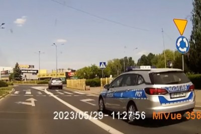 Czy tak wygląda próba wyłudzenia mandatu przez policjanta?