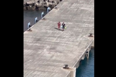 Para, która myślała, że wycieczkowiec na nich poczeka