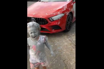 Dziewczynka z farbą kontra Mercedes. Rodzice nie mogli uwierzyć