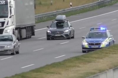 Niemiecka policja pokazuje jak profesjonalnie spowolnić ruch na autostradzie