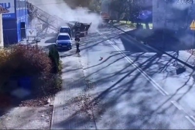 Nagrania z kamer z przewrócenia się żurawia w Wieliczce