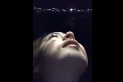 Wlazła do szafki w szkole, a koleżanki zrobiły jej głupi żart