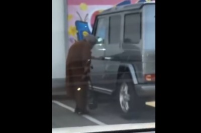 Gangsta babcia wsiada do swojej kozackiej fury