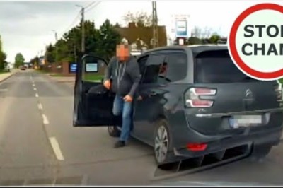 Samozaoranie gościa z kamerą w samochodzie. Poniosło go