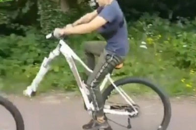 Jazda na jednym kole rowerem może być niebezpieczna