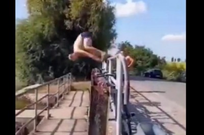 Najgorszy skok do wody ever. Miał być popis wyszła żenada.