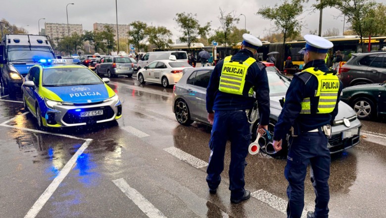 Policja ruszyła w miasto. Wśród kierowców „taxówek” – zakazy jazdy, braki uprawnień i poszukiwani
