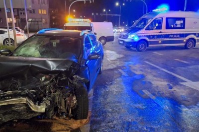 Wjechała na „czerwonym”, trafiła na kierowcę z 2 promilami. Policja opublikowała nagranie