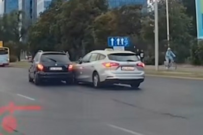 Warszawski „taksówkarz od stłuczek” nagrany podczas kolejnej akcji