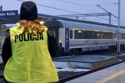 15-letni Czech zasnął w pociągu i obudził się po polskiej stronie granicy. Pomogła mu policja z Kędzierzyna-Koźla
