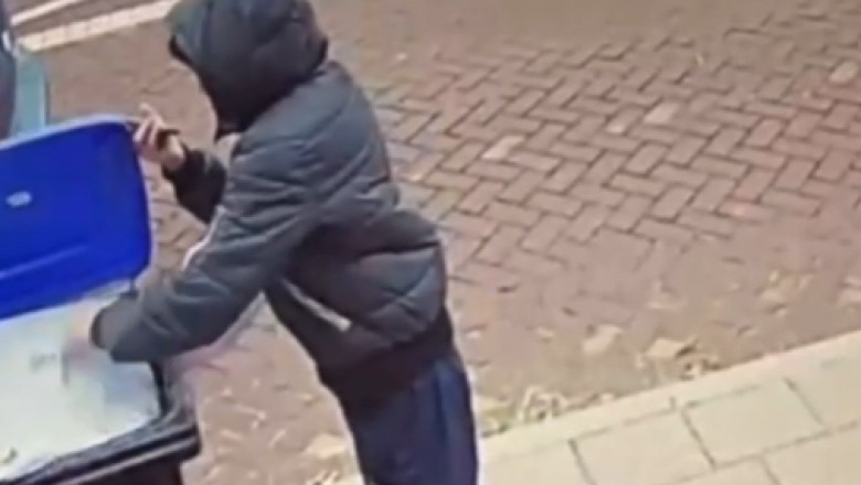 Kurier ukrył paczkę w śmietniku. Co mogło pójść nie tak? Klient opublikował nagranie