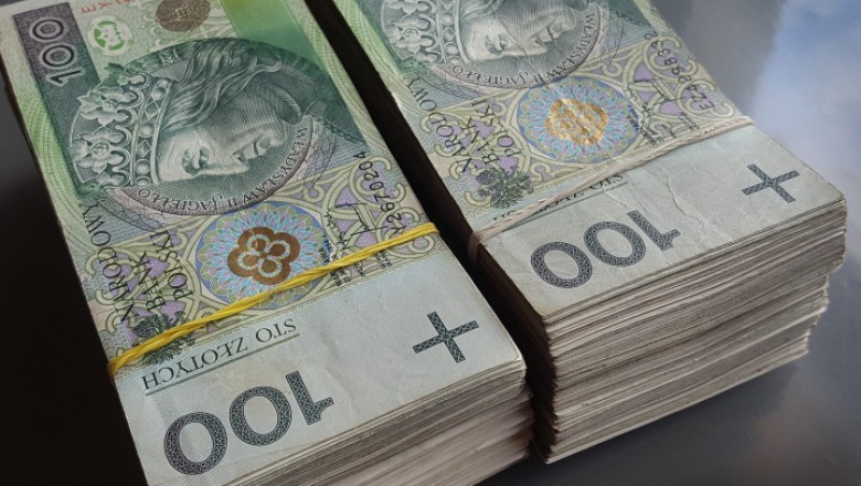 Seniorka oszukana na niemal milion złotych. Policja apeluje o rozwagę