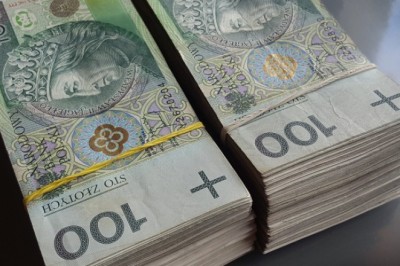 Seniorka oszukana na niemal milion złotych. Policja apeluje o rozwagę