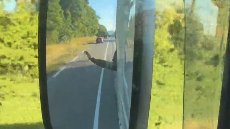 Kierowca TIRa i pasażer na gapę. Ostrzegał go, że nie jedzie do Anglii