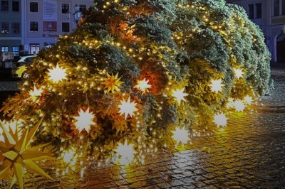 Akt wandalizmu w centrum niemieckiego miasta. Ścięto bożonarodzeniową choinkę na rynku