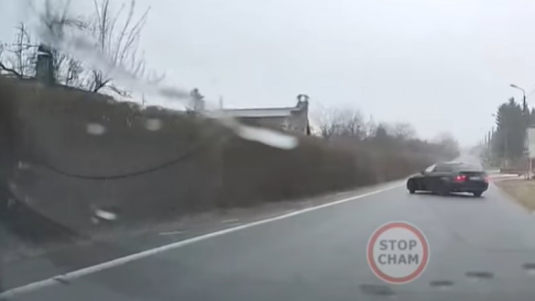 Drifter z BMW nie ogarnął swojego rydwanu i kasuje go na płocie
