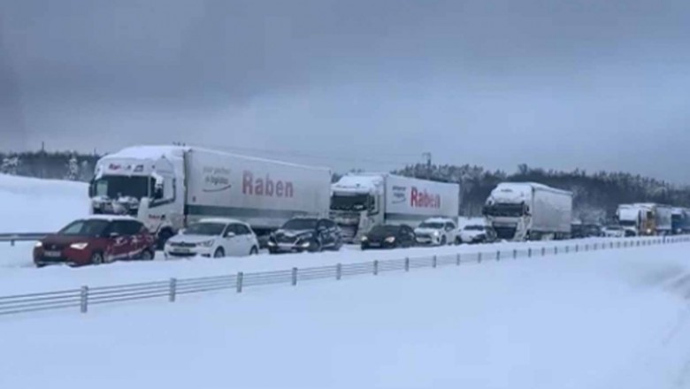 Paraliż na trasie S7, niektórzy stoją nawet 14 godzin. Kierowcy publikują nagrania