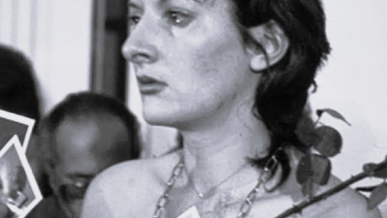 Przez 6 godzin pozwoliła ludziom robić ze sobą wszystko. Ten performance przeszedł do historii