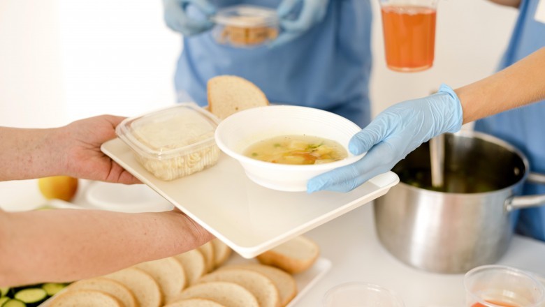 Koniec dobrego karmienia w szpitalach? NFZ tnie stawki żywieniowe