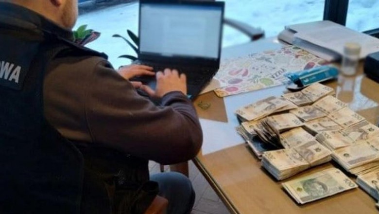 Znani influencerzy zatrzymani przez KAS w sprawie nielegalnych loterii. Opublikowano nagranie z zatrzymania