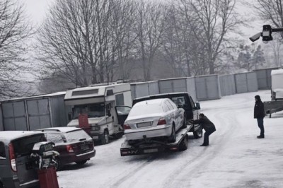 Darek odwalił niezłą lipę spuszczając auto z lawety. Szef nie był zadowolony