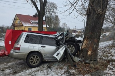 Pomimo sądowego zakazu wsiadł za kierownicę. Wjechał w drzewo i zginął na miejscu