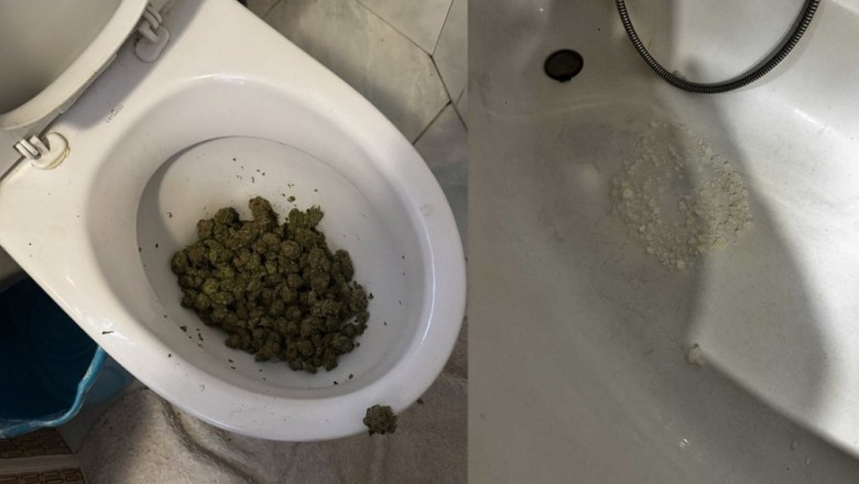 Podczas interwencji policji dilerzy próbowali spłukać narkotyki w toalecie, jednak coś poszło nie tak