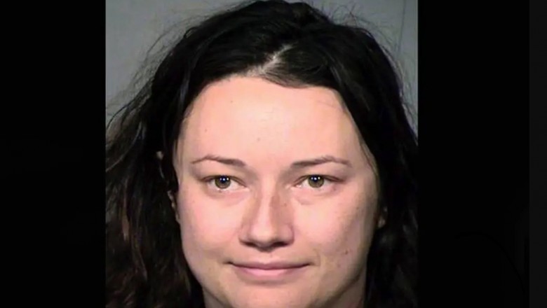 Wysłała 159 tysięcy wiadomości do faceta z aplikacji. Policja zastała ją w jego domu, gdy brała kąpiel