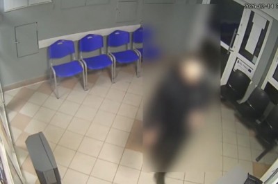 Przyjechał pijany na komendę policji z butelką wódki w ręce żeby powiedzieć, że chce oddać prawo jazdy bo go nie potrzebuje