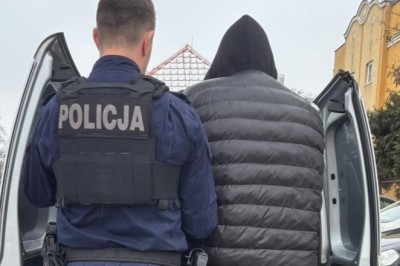 Strzały w Trzemesznie. Kierowca BMW wyciągnął "klamkę", bo ktoś mu zwrócił uwagę, że źle zaparkował