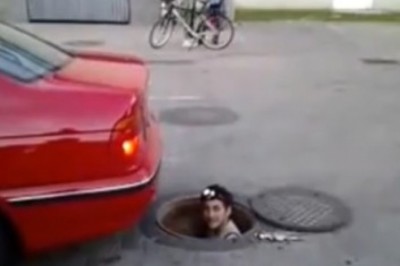 Tak się kiedyś naprawiało BMW na osiedlu czyli klasyka polskiego internetu