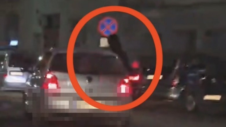 Laska zamiast siedzieć w fotelu pasażera, siedziała na drzwiach pojazdu. Zabawa skończyła się 5 mandatami