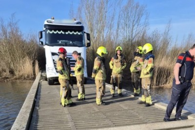TIRem wjechał w takie miejsce, że nawet straż nie była w stanie mu pomóc. Nawigacja go prowadziła