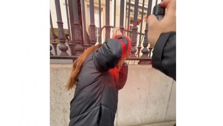 Przyłapał je na gorącym uczynku. Postanowił od razu wymierzyć karę