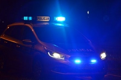 Matka wyjechała za granicę z koleżanką, dzieci zostawiła pod opieką 12-latka. Policja z Myślenic zawiadomiła sąd rodzinny