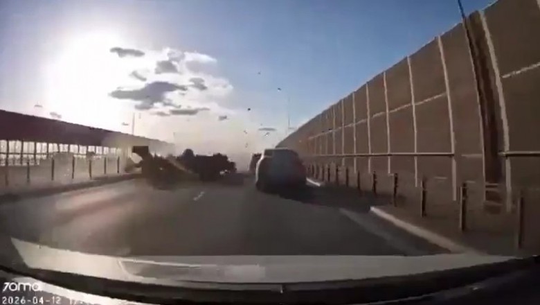 W sieci pojawiło się nagranie z dachowania auta w Łomiankach. Potencjalni sprawcy zostali odnalezieni przez policję