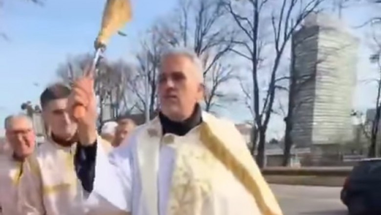 „Nie słuchajcie debili, niektórych Polaków” Burza w sieci po słowach księdza do Ukraińców