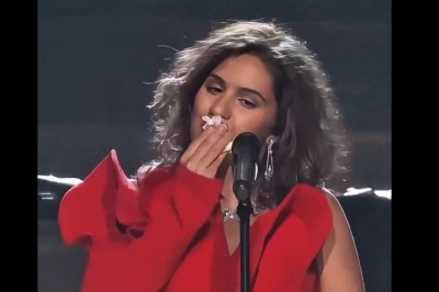 Alessia Cara podczas występu zmyła makijaż i zdjęła perukę. Ten występ miał mocne przesłanie