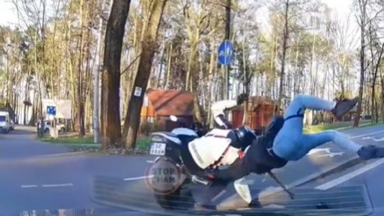 Wyprzedzał na zakazie i twierdził, że to nie jego wina. Zderzenie motocykla z osobówką w Rybniku